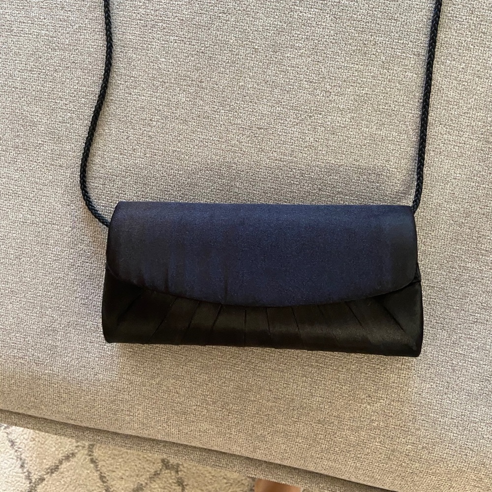Black clutch